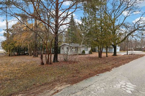 Photo 1 at 2073 Kate Avenue, Alcona, Innisfil