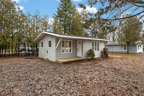 Photo 2 at 2073 Kate Avenue, Alcona, Innisfil