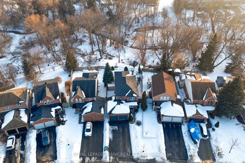 Photo 1 at 9 Royal Pines Court, Bowmanville, Clarington