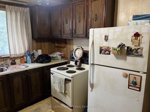 Photo 2 at 61 Fairfield Avenue, Long Branch, Toronto