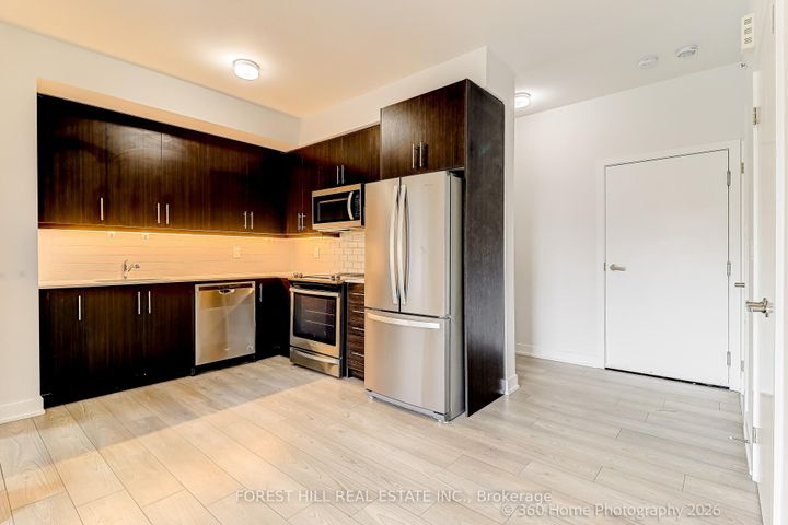 Photo 2 at 12 - 3472 Widdicombe Way, Erin Mills, Mississauga