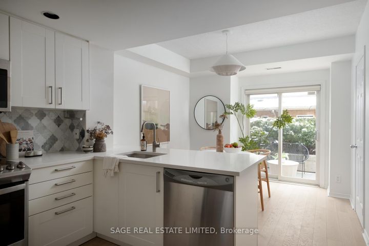 Photo 7 at 119 - 208 Niagara Street, Niagara, Toronto