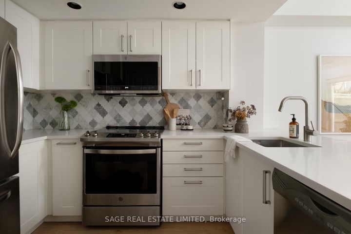 Photo 8 at 119 - 208 Niagara Street, Niagara, Toronto