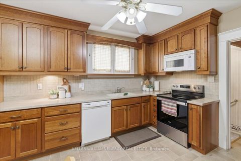 Photo 10 at 482 Simcoe Street N, O'Neill, Oshawa