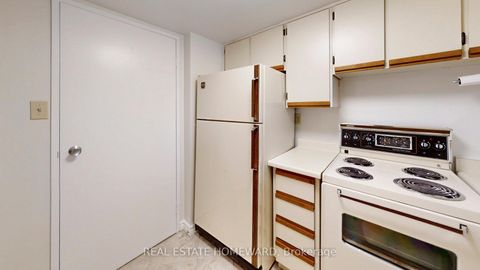 Photo 12 at 409 - 77 Maitland Place, South St. James Town, Toronto