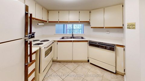 Photo 13 at 409 - 77 Maitland Place, South St. James Town, Toronto