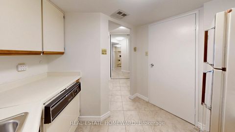 Photo 14 at 409 - 77 Maitland Place, South St. James Town, Toronto