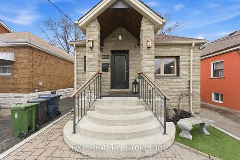 Photo 2 at 32 Victoria Boulevard, Mount Dennis, Toronto