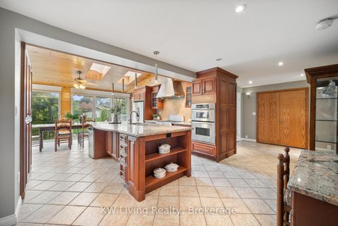 Photo 6 at 55 Hillside Avenue, Concord, Vaughan