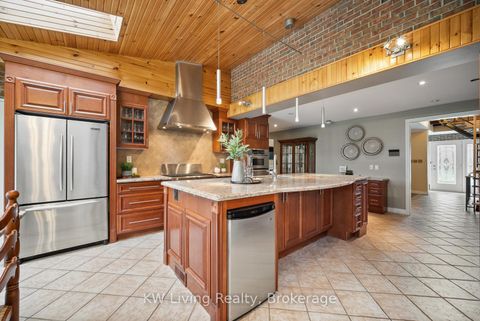 Photo 7 at 55 Hillside Avenue, Concord, Vaughan