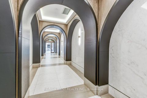 Photo 4 at 543 - 20 Inn On The Park Drive, Don Mills, Toronto