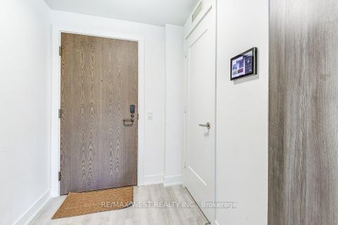 Photo 6 at 543 - 20 Inn On The Park Drive, Don Mills, Toronto