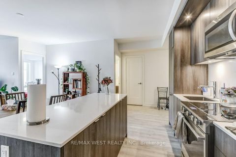 Photo 8 at 543 - 20 Inn On The Park Drive, Don Mills, Toronto