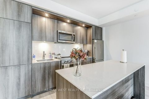 Photo 10 at 543 - 20 Inn On The Park Drive, Don Mills, Toronto