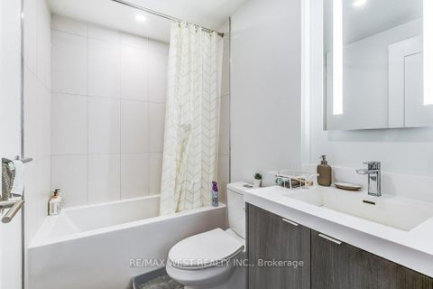 Photo 19 at 543 - 20 Inn On The Park Drive, Don Mills, Toronto