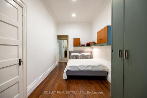 Photo 11 at 135 Madison Avenue, Annex, Toronto