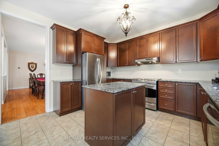 Photo 9 at 17 ISLAND Grove, Credit Valley, Brampton
