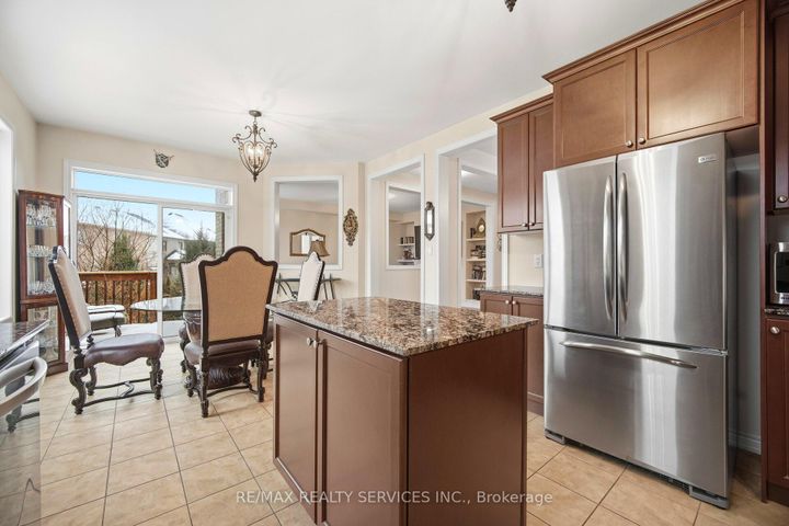 Photo 10 at 17 ISLAND Grove, Credit Valley, Brampton