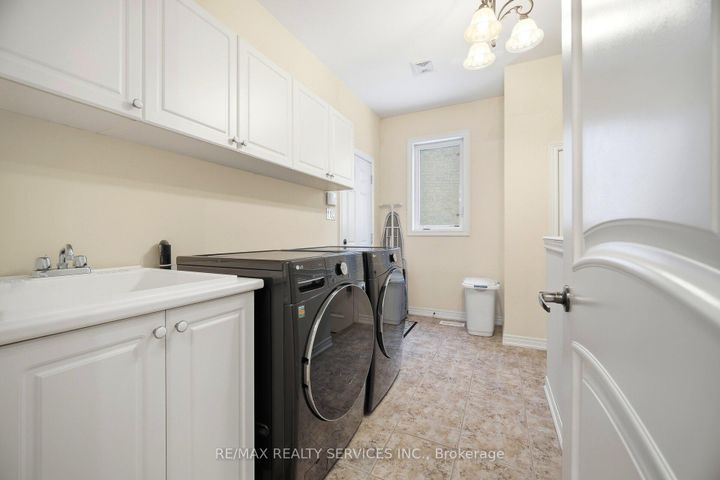 Photo 19 at 17 ISLAND Grove, Credit Valley, Brampton