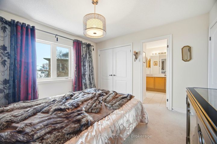 Photo 32 at 17 ISLAND Grove, Credit Valley, Brampton