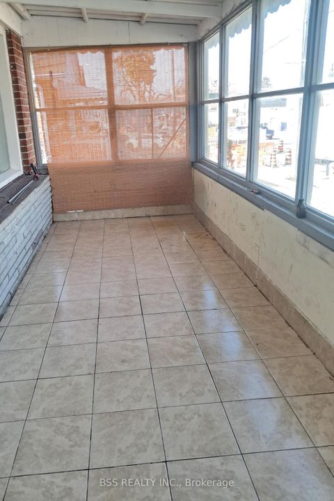 Photo 2 at 464 Warden Avenue, Oakridge, Toronto