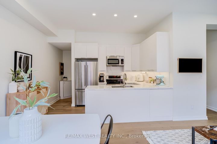 Photo 4 at 3 - 1396 Bloor Street W, Junction, Toronto