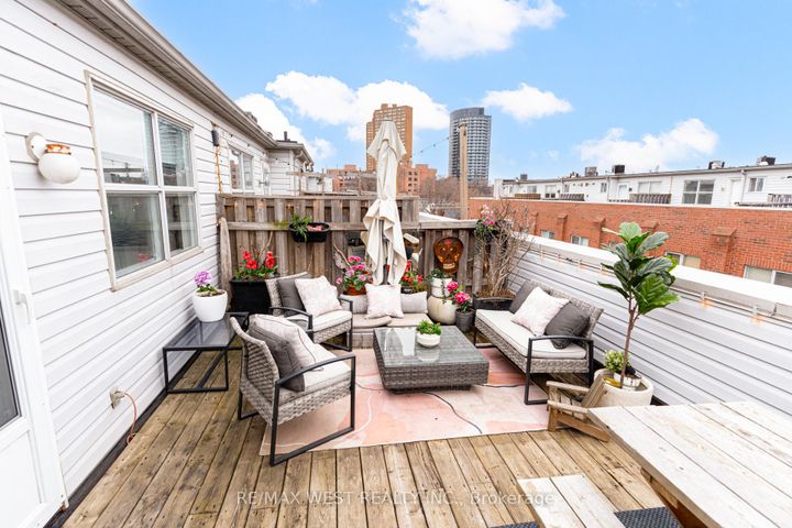 Photo 13 at 3 - 1396 Bloor Street W, Junction, Toronto