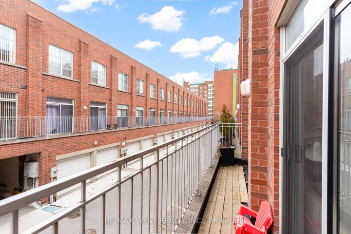 Photo 15 at 3 - 1396 Bloor Street W, Junction, Toronto