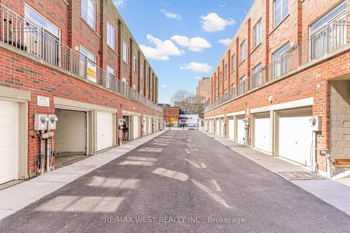 Photo 18 at 3 - 1396 Bloor Street W, Junction, Toronto