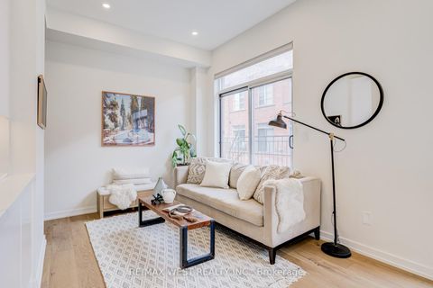 Photo 9 at 3 - 1396 Bloor Street W, Junction, Toronto