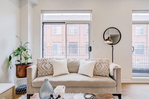 Photo 10 at 3 - 1396 Bloor Street W, Junction, Toronto