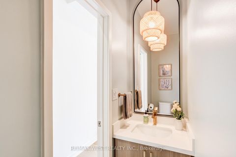 Photo 11 at 3 - 1396 Bloor Street W, Junction, Toronto