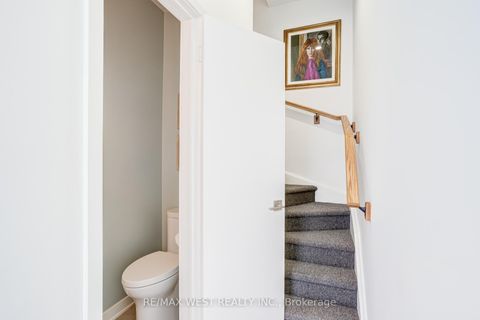 Photo 12 at 3 - 1396 Bloor Street W, Junction, Toronto