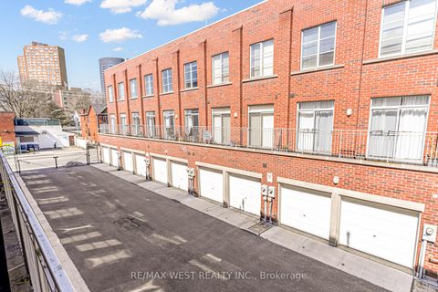 Photo 17 at 3 - 1396 Bloor Street W, Junction, Toronto