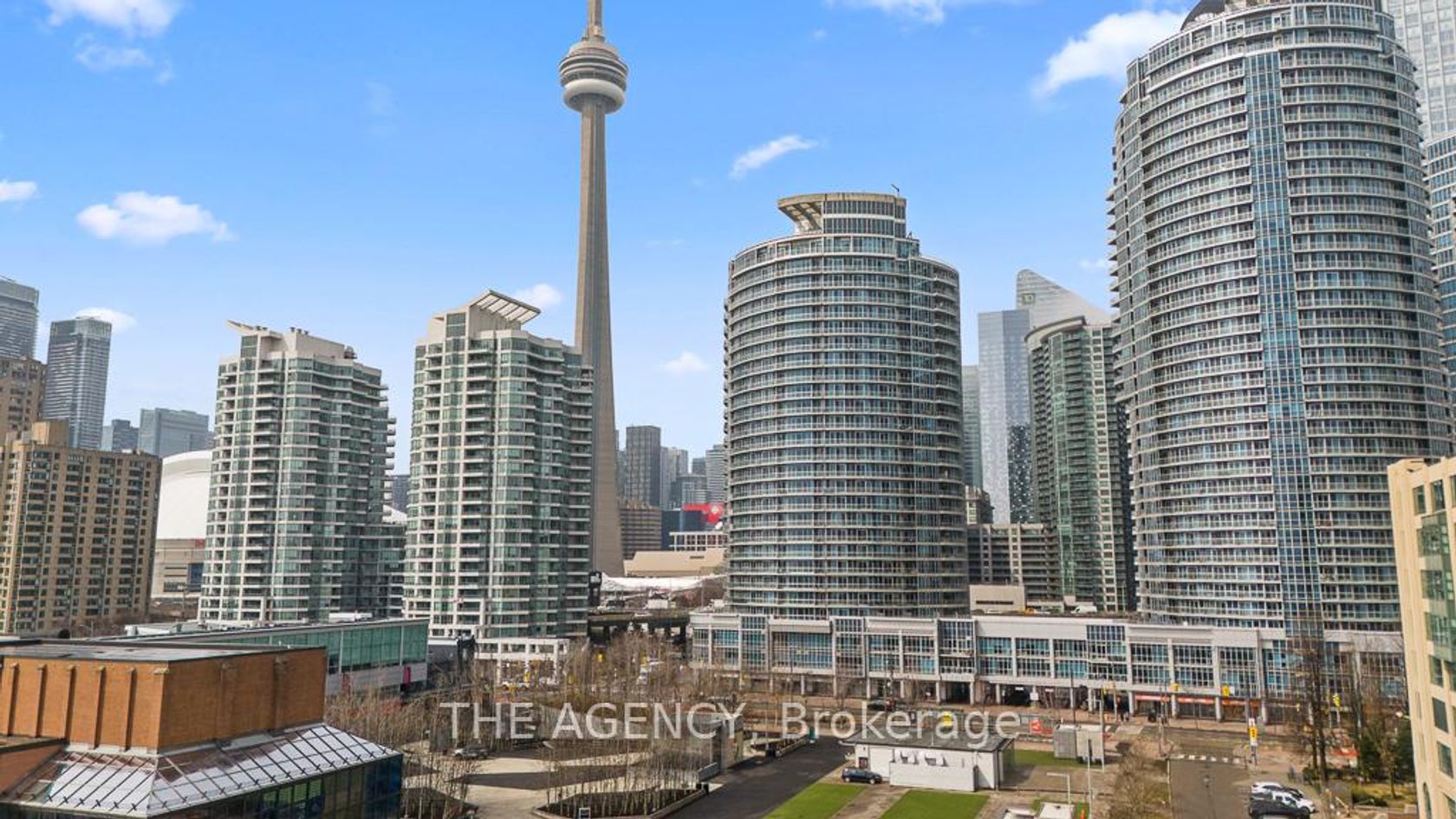 2103 - 218 Queens Quay Boulevard W, Waterfront Communities C1, Toronto by Loree Meneguzzi Real Estate 2103 - 218 Queens Quay Boulevard W, Waterfront Communities C1, Toronto