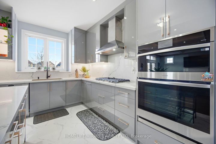 Photo 13 at 162 Coastline Drive, Bram West, Brampton