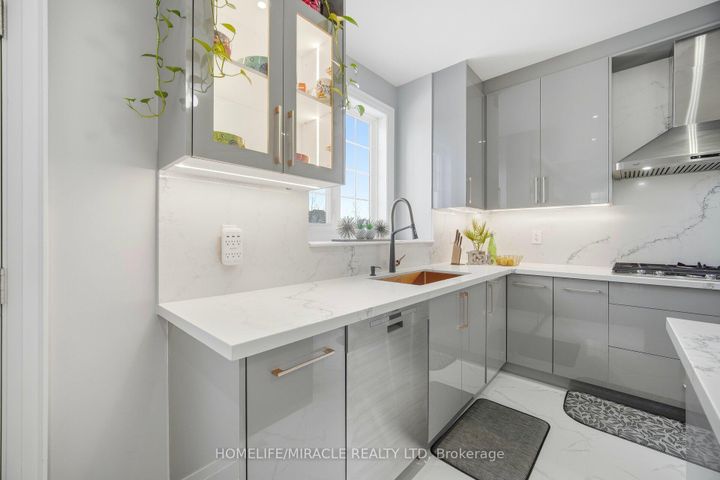 Photo 14 at 162 Coastline Drive, Bram West, Brampton