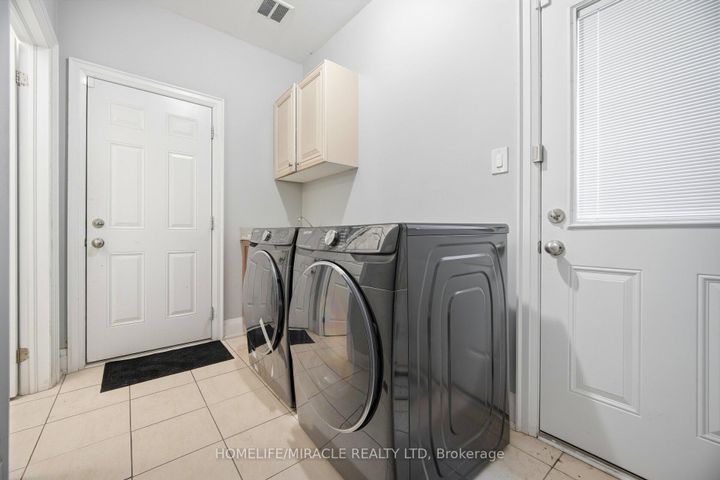 Photo 22 at 162 Coastline Drive, Bram West, Brampton