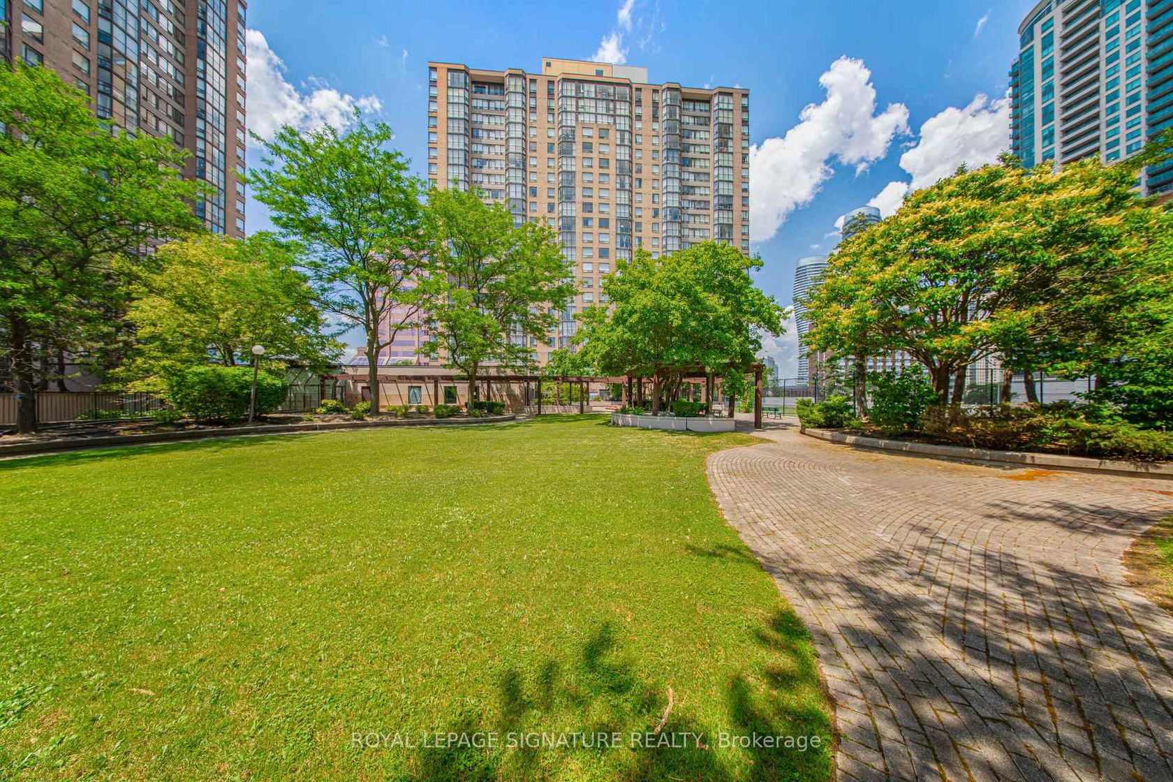 1501 - 265 Enfield Place, City Centre, Mississauga by Loree Meneguzzi Real Estate 1501 - 265 Enfield Place, City Centre, Mississauga
