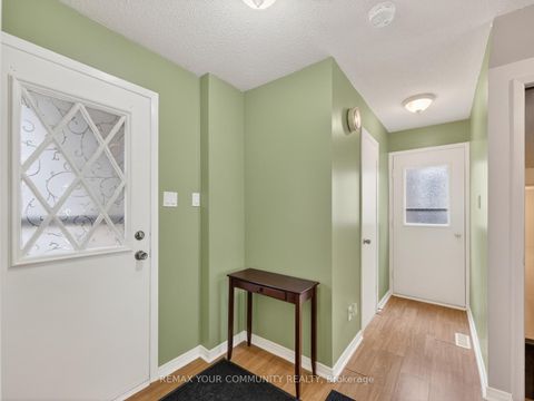 Photo 3 at 77 Oakhaven Drive, Milliken, Toronto
