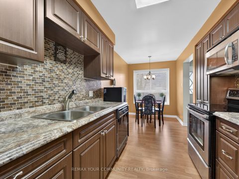 Photo 9 at 77 Oakhaven Drive, Milliken, Toronto