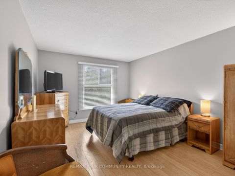 Photo 17 at 77 Oakhaven Drive, Milliken, Toronto