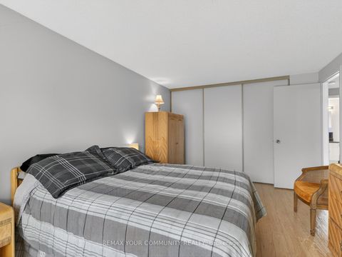 Photo 18 at 77 Oakhaven Drive, Milliken, Toronto