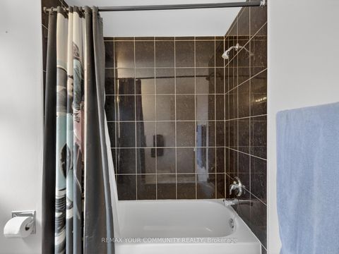 Photo 20 at 77 Oakhaven Drive, Milliken, Toronto