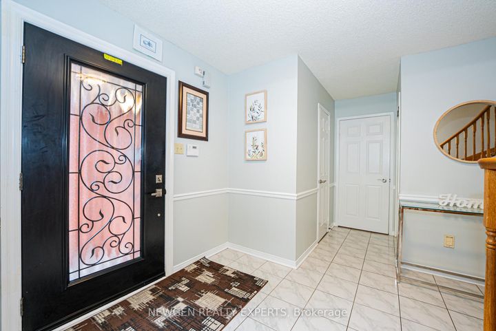 Photo 4 at 30 Adirondack Crescent, Wellington, Brampton