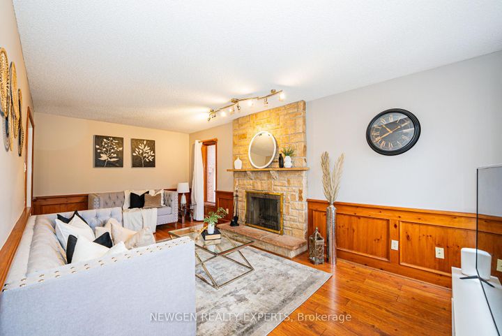 Photo 10 at 30 Adirondack Crescent, Wellington, Brampton