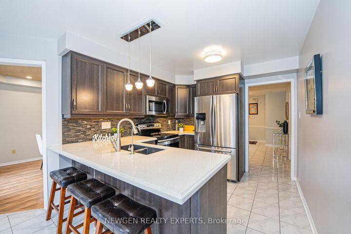 Photo 13 at 30 Adirondack Crescent, Wellington, Brampton