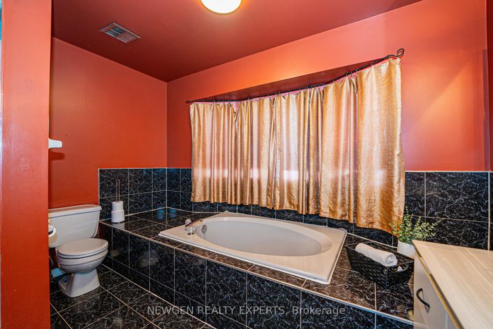 Photo 25 at 30 Adirondack Crescent, Wellington, Brampton