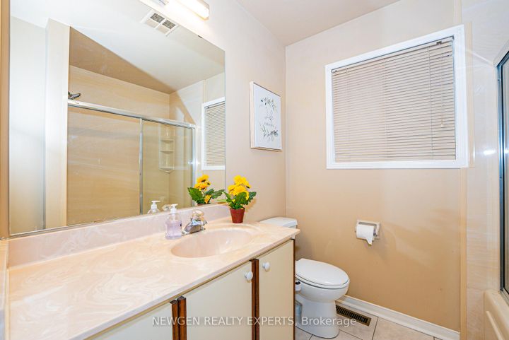 Photo 34 at 30 Adirondack Crescent, Wellington, Brampton