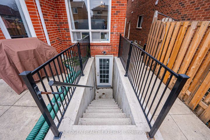 Photo 36 at 30 Adirondack Crescent, Wellington, Brampton